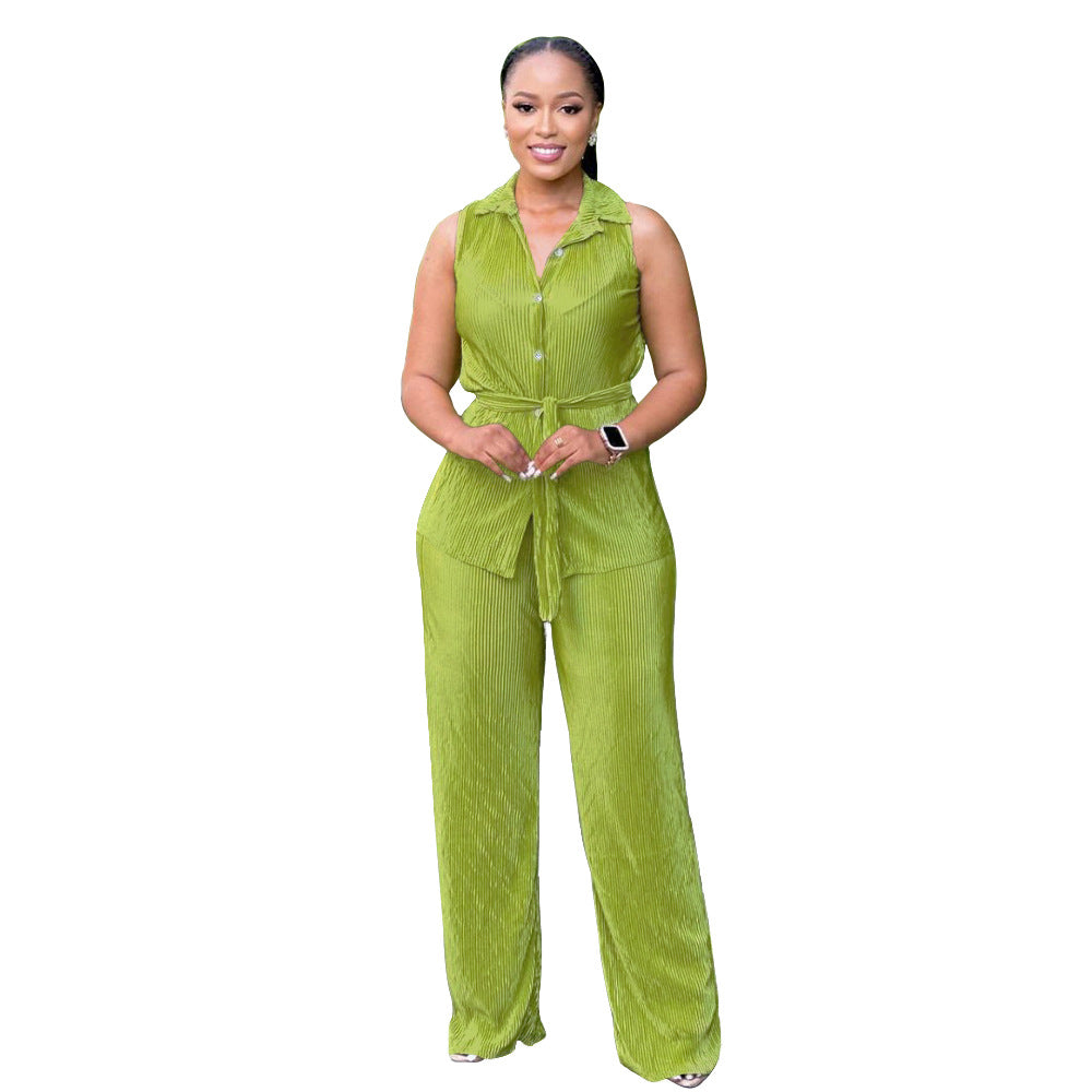 Sleeveless pleated suit