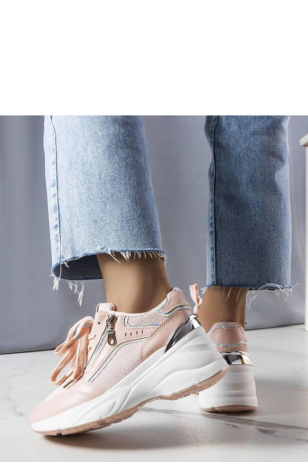 Baskets model 207990 Solea