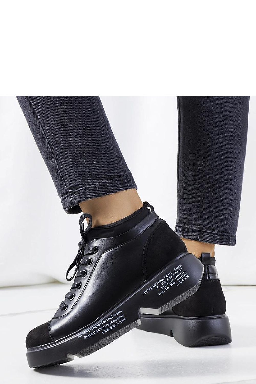 Baskets model 208035 Solea