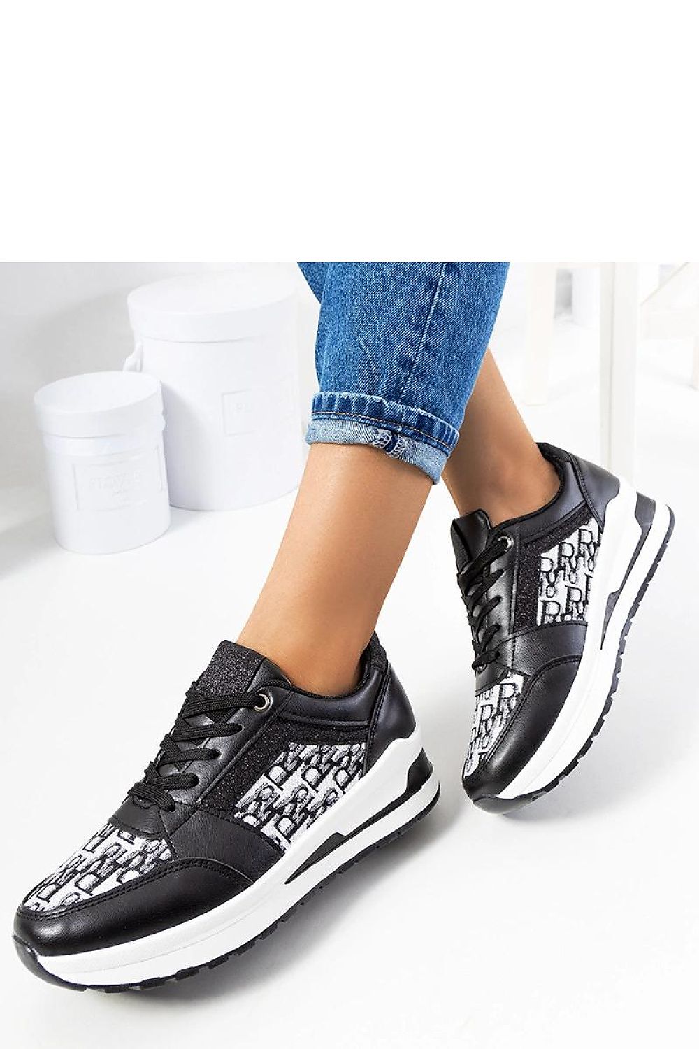 Baskets model 208045 Solea