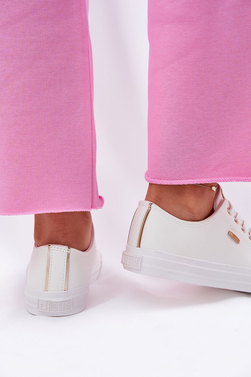 Baskets model 211352 Step in style