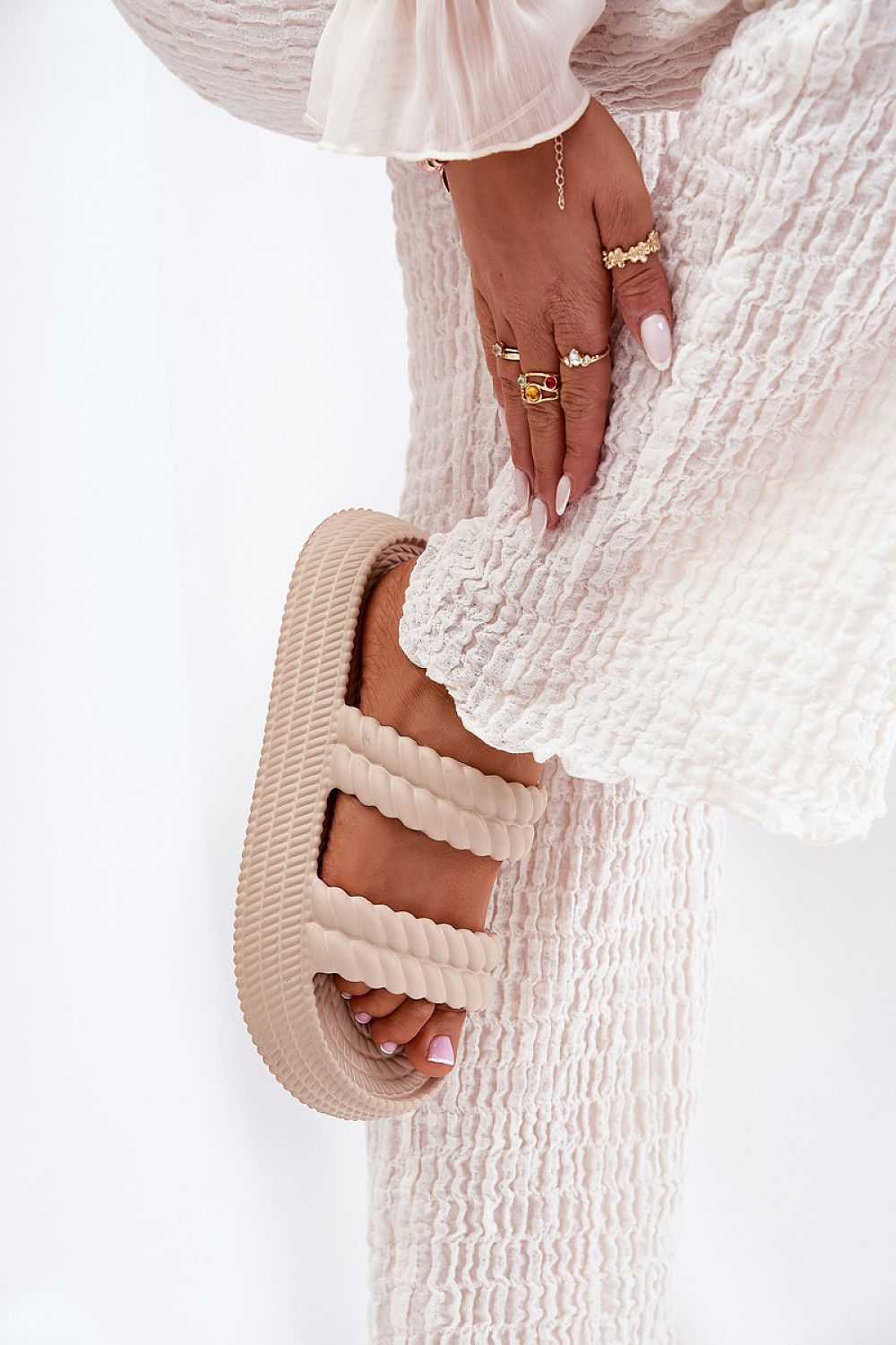 Clacquettes model 211669 Step in style