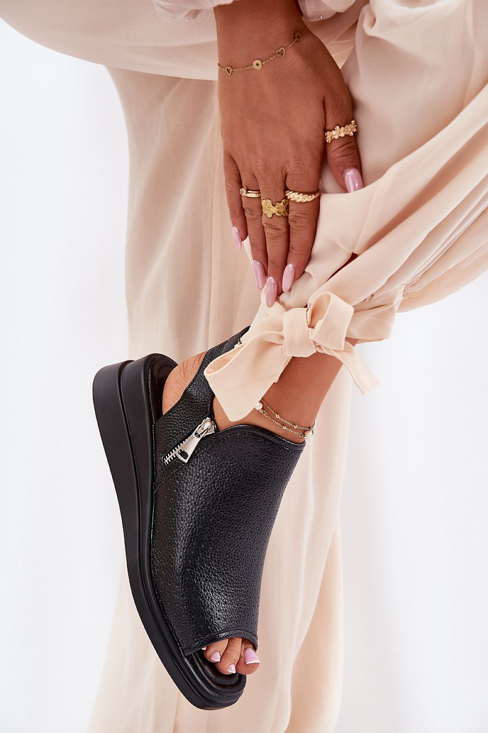 Cothurnes model 211945 Step in style