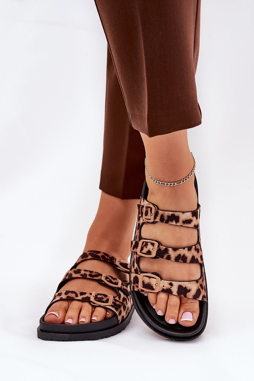 Clacquettes model 212147 Step in style