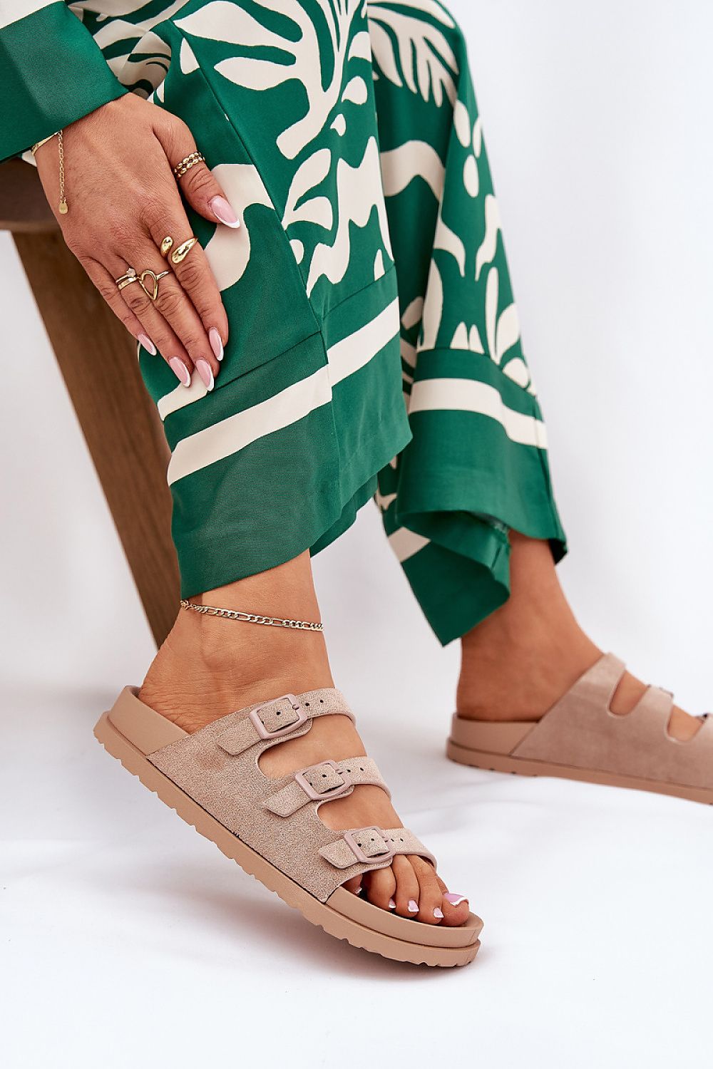 Clacquettes model 212148 Step in style