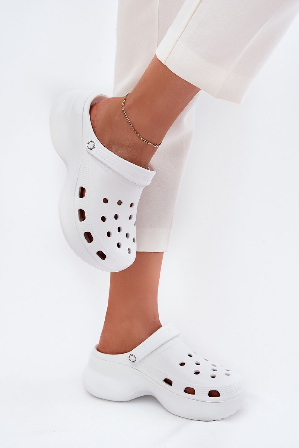 Clacquettes model 215958 Step in style