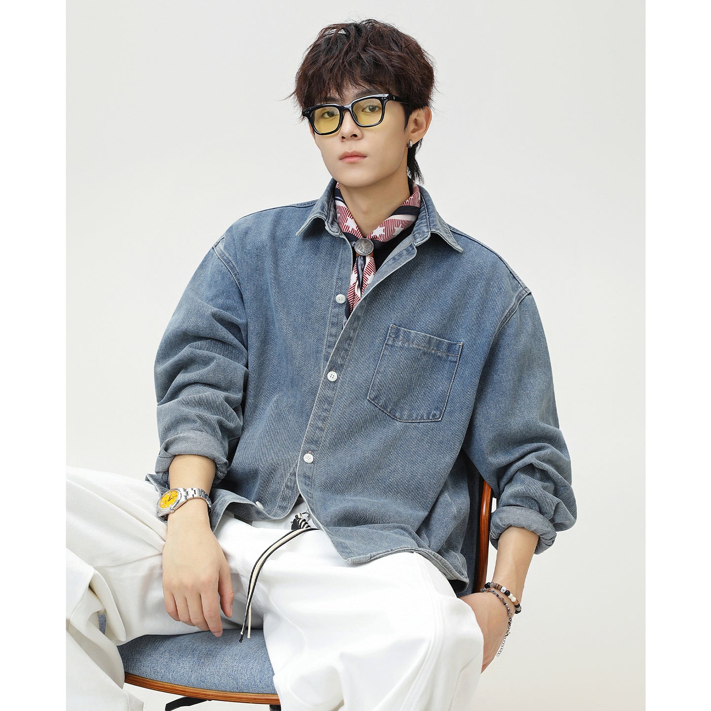 Long sleeved men's loose washed denim jacket