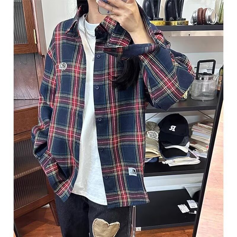 Long sleeved checkered shirt for men in spring and autumn