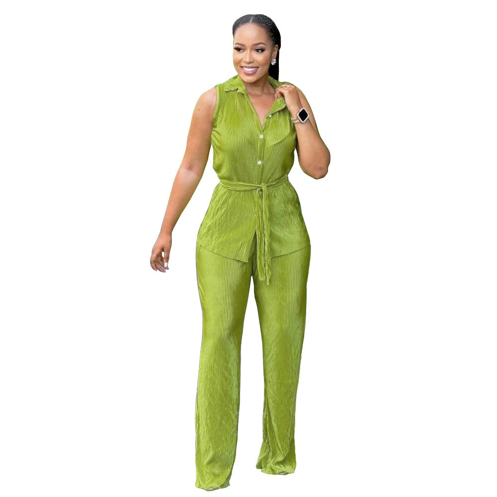 Sleeveless pleated suit
