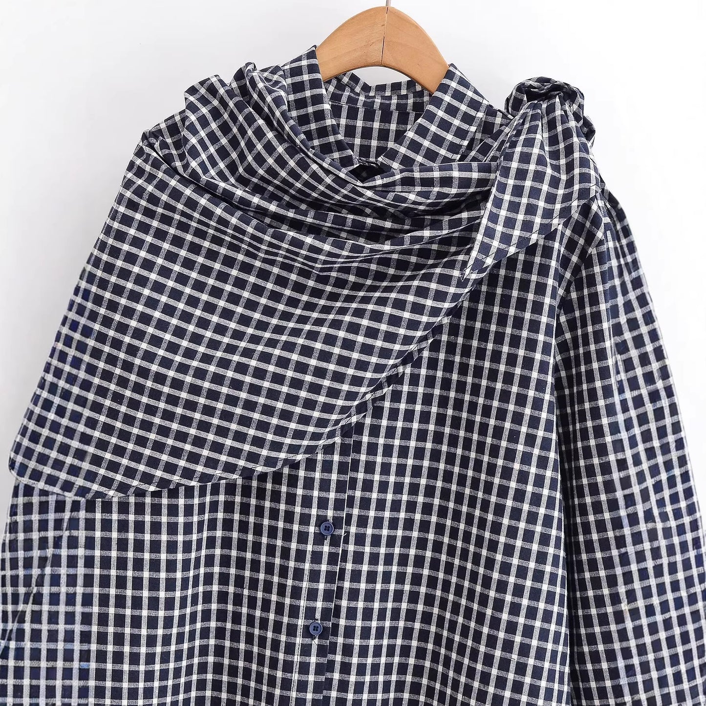 Scarf design plaid long sleeved shirt