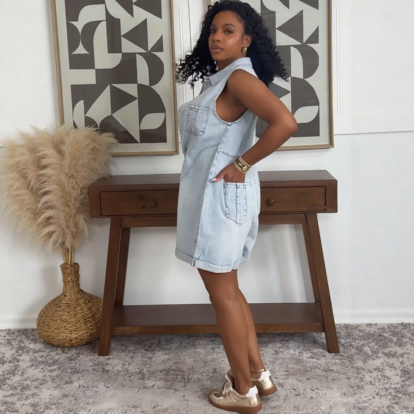 Fashionable Loose Turn-down Collar Sleeveless Denim Jumpsuit for Women