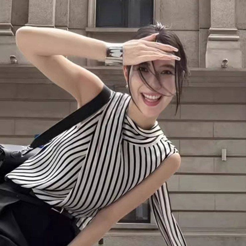 Luxury Sleeveless Striped Blouse with Ribbon for Women - Elegant and Slimming Top