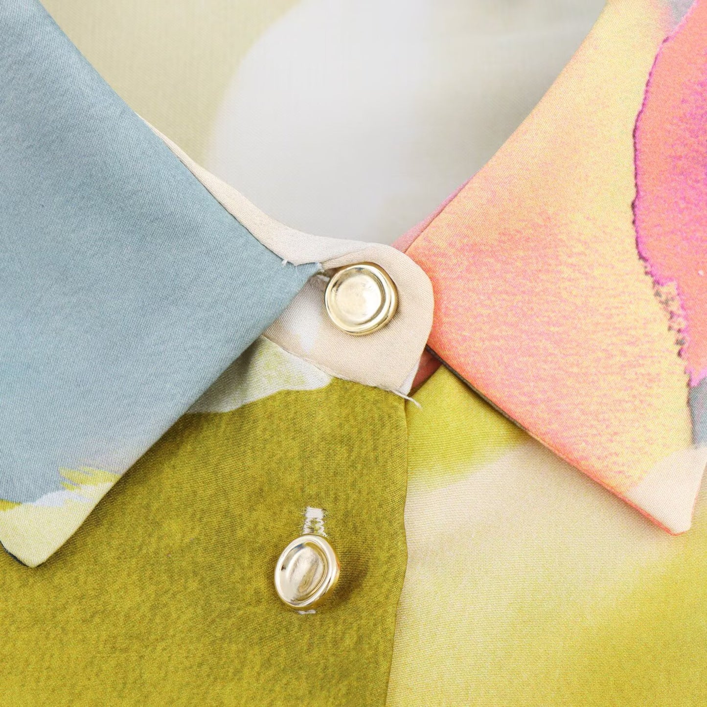 Flip collar short sleeved printed silk textured shirt