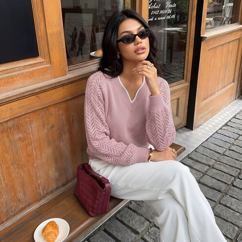 Loose contrasting V-neck hollowed out sweater for women