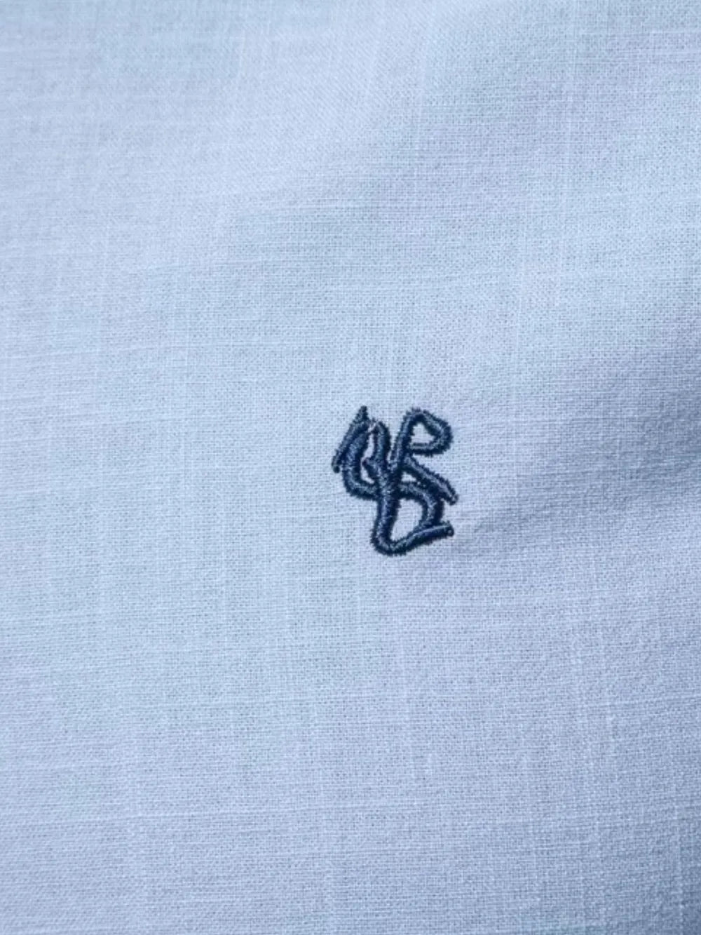 Chemise à boutons brodée