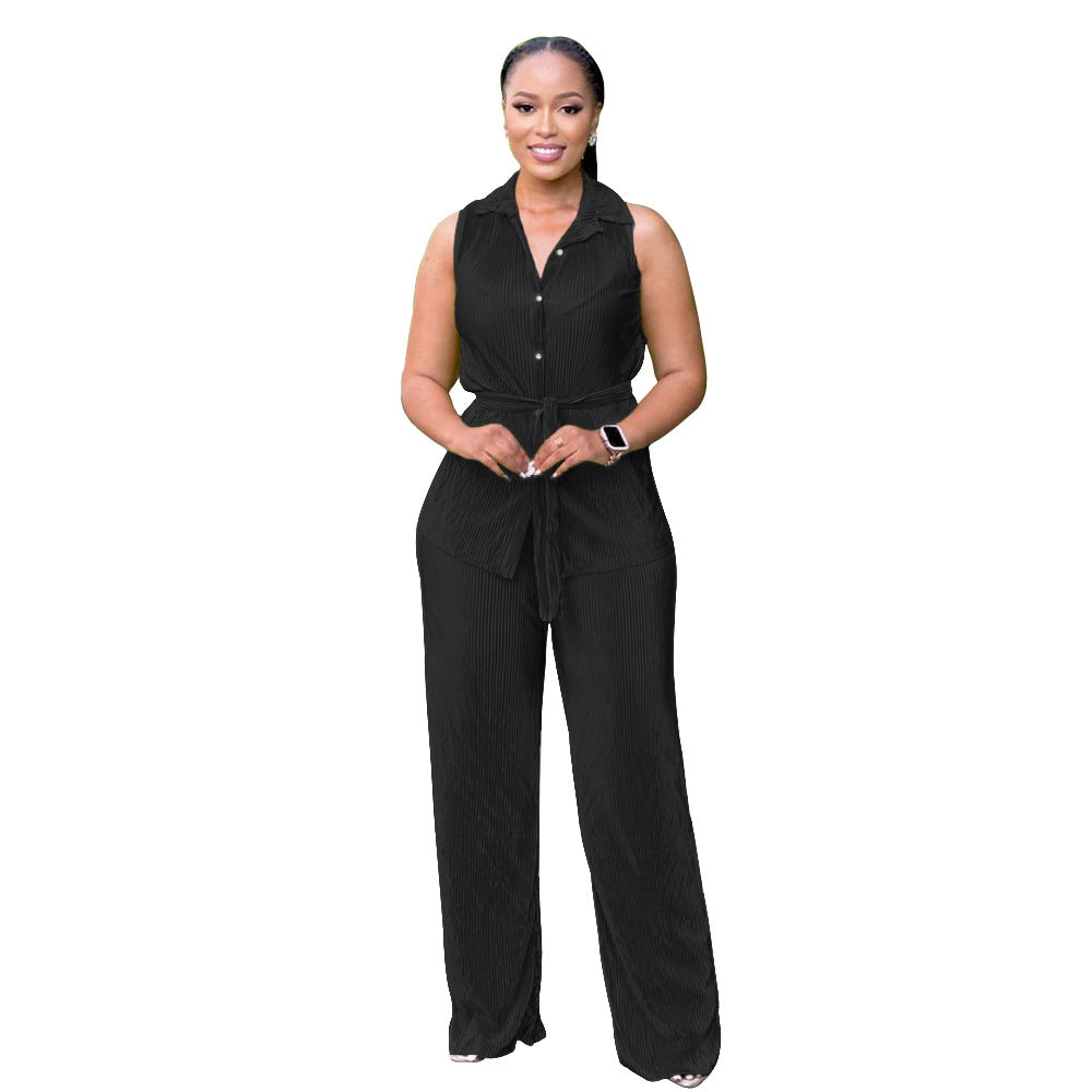 Sleeveless pleated suit