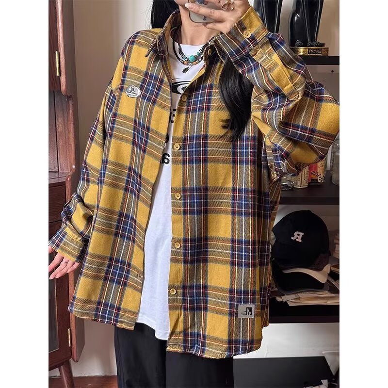 Long sleeved checkered shirt for men in spring and autumn