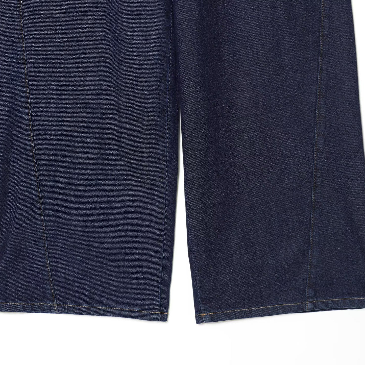 Casual style with waistband and high waisted jeans