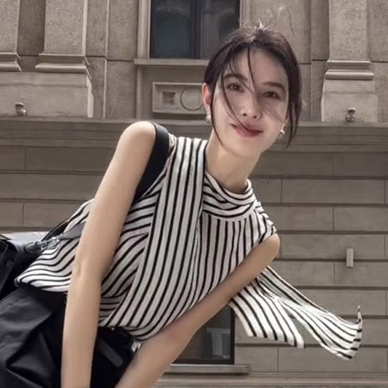 Luxury Sleeveless Striped Blouse with Ribbon for Women - Elegant and Slimming Top