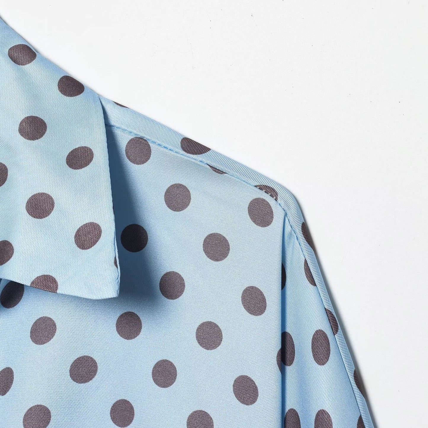 Long sleeved collar with belt satin shirt