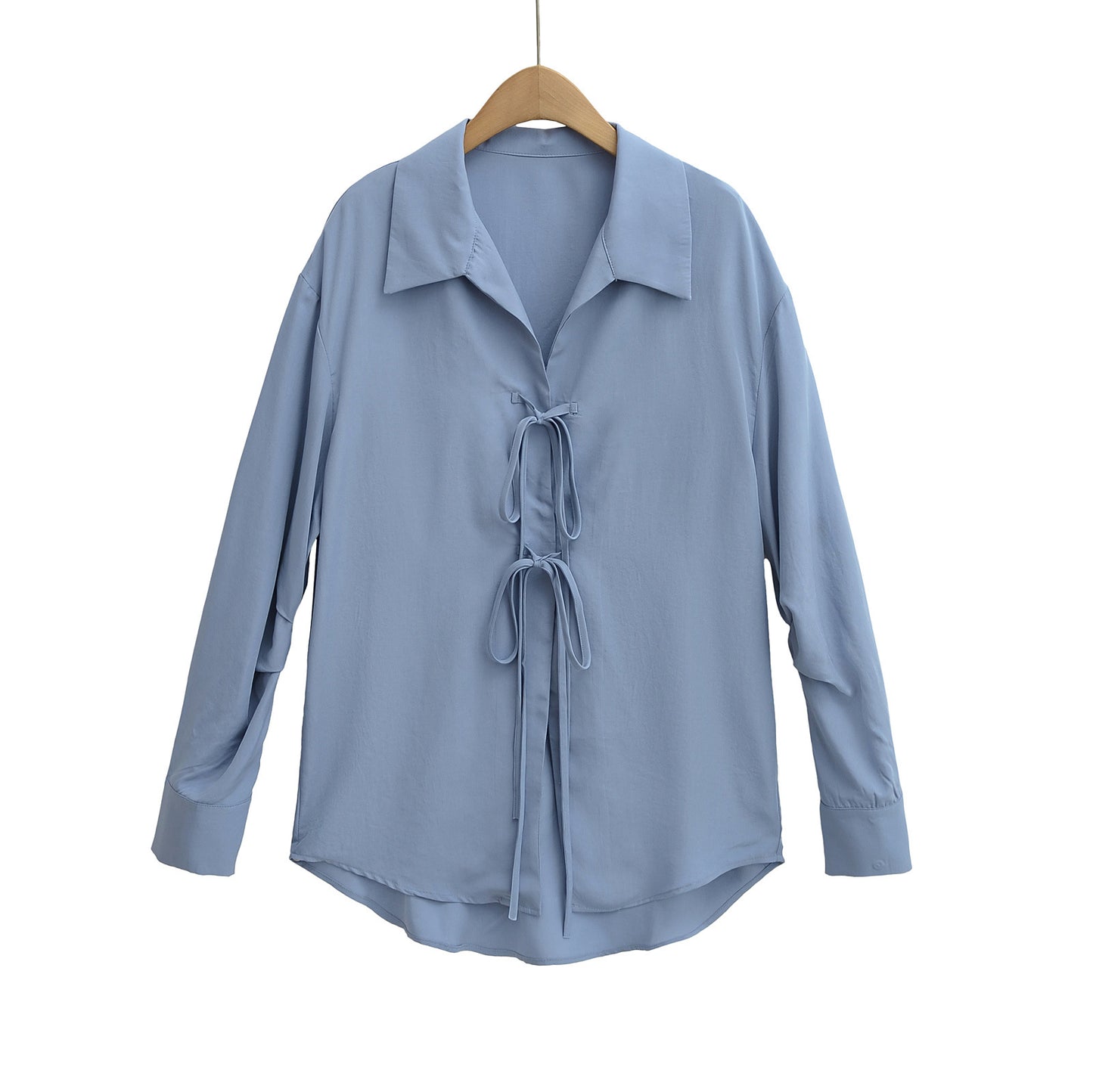 Collar tied loose shirt