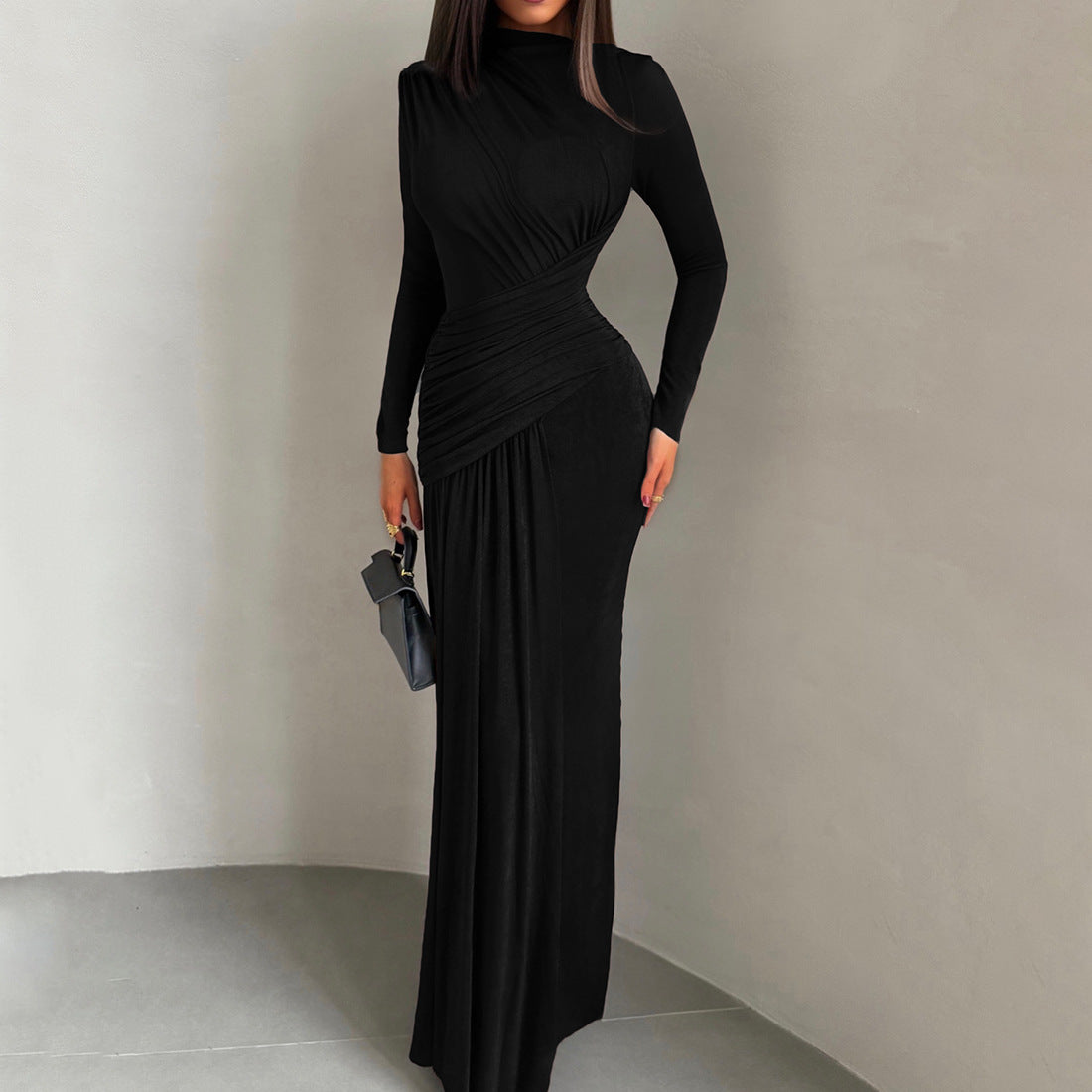 Wrinkled round neck slim fit long sleeved dress for women