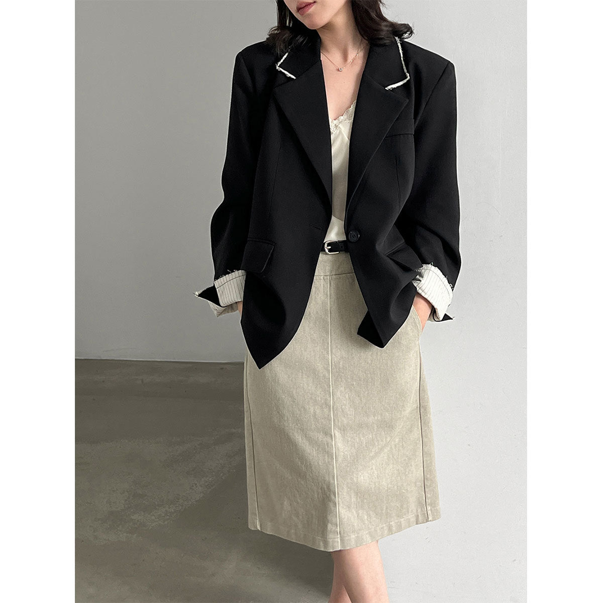 Chic Color-Blocking Raw Edge Notch Lapel Blazer for Women, Fashionable Office Wear, Versatile Outerwear