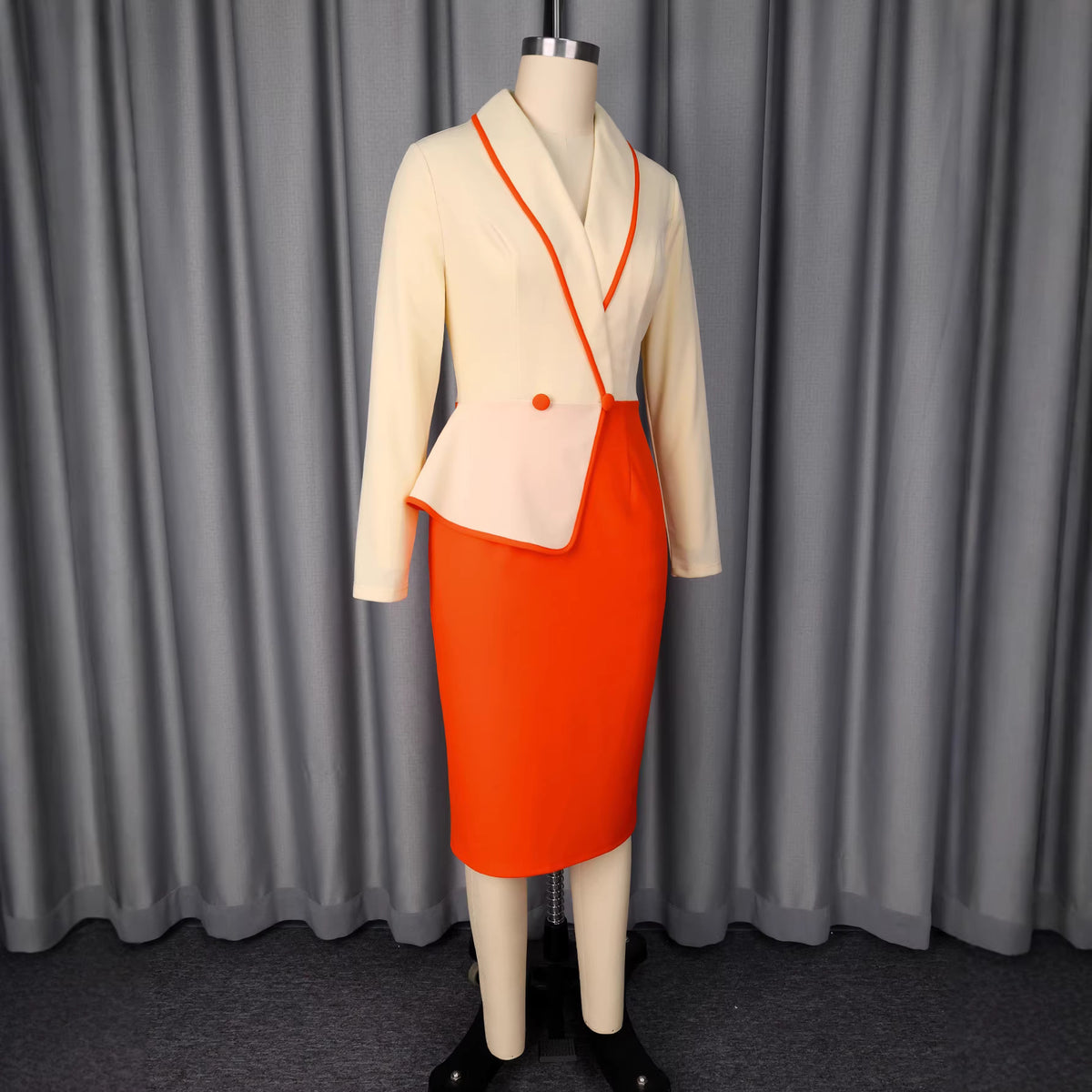 V-neck long sleeved slim fit hip hugging dress
