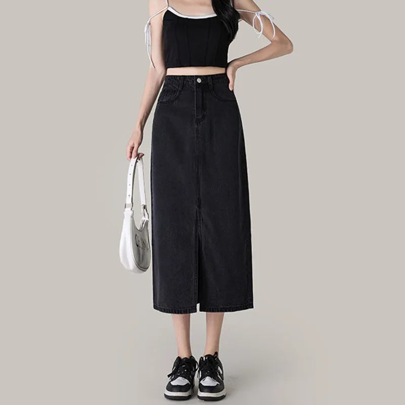 High-Waisted Black Denim A-Line Midi Skirt with Side SlitSlimming and Versatile for Plus Size Pear Shape Thigh Coverage Spring and Autumn