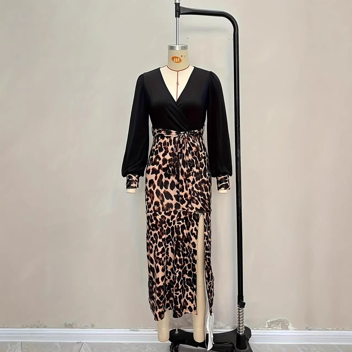 Slim fit V-neck black dress