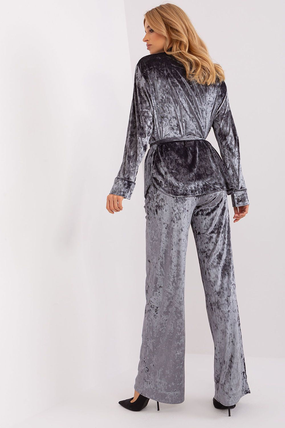 L`ensemble chemise et pantalon