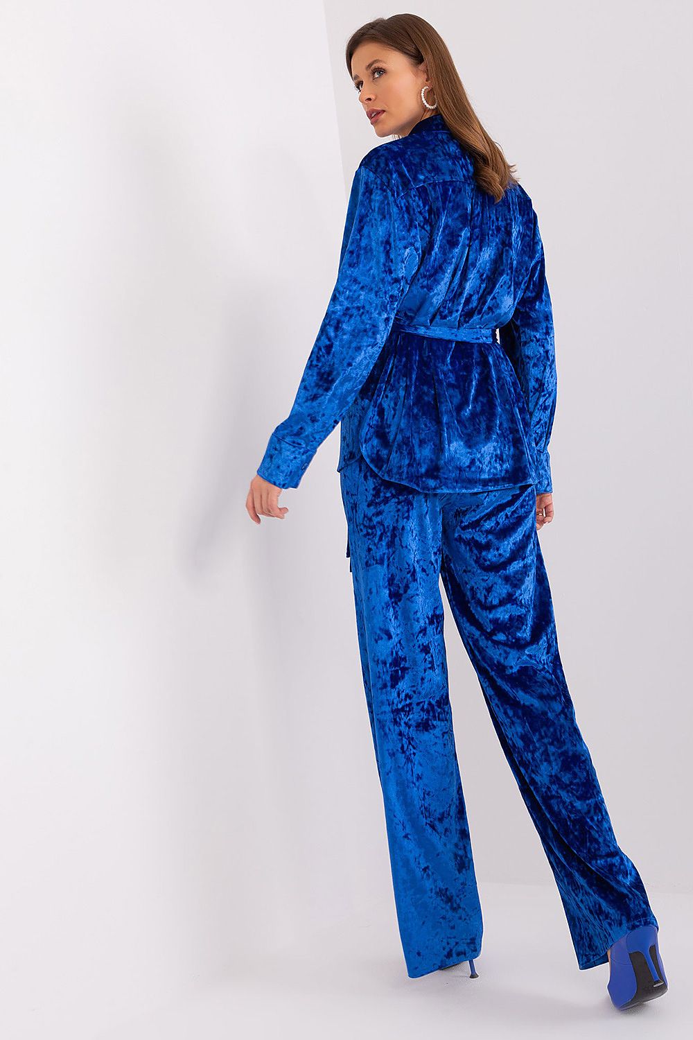 L`ensemble chemise et pantalon