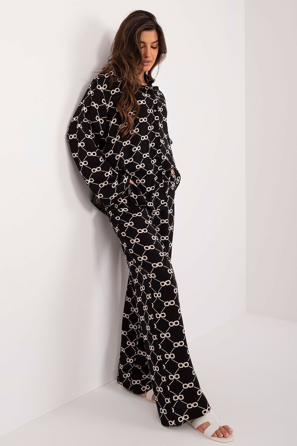 L`ensemble chemise et pantalon