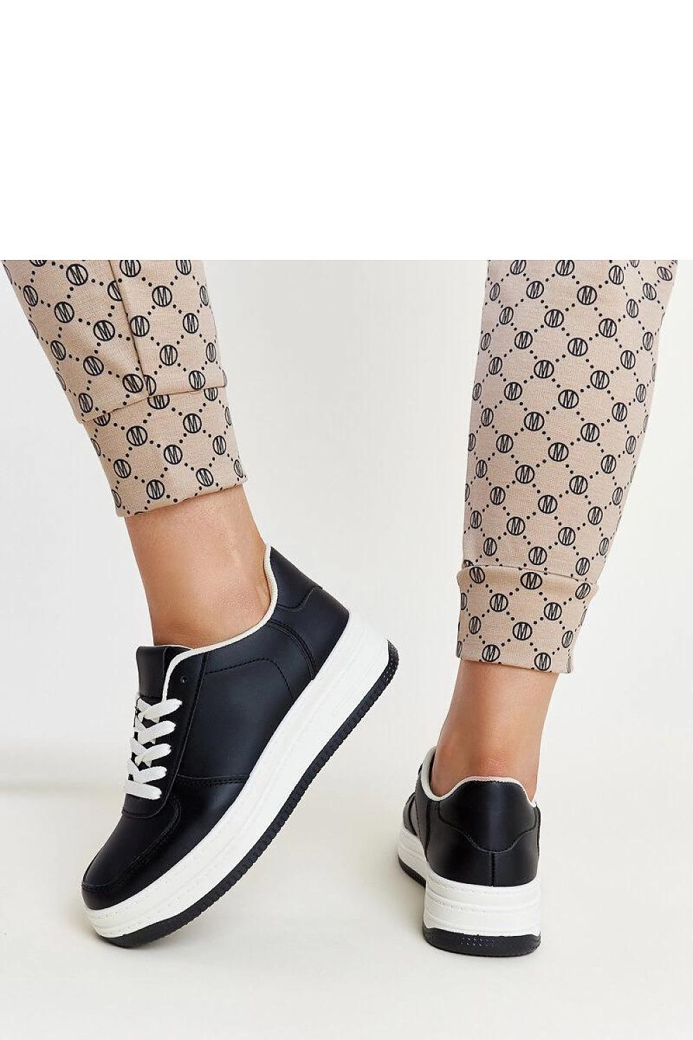  Baskets model 207402 Solea 