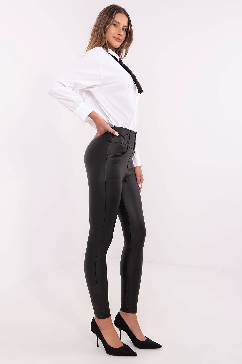  Pantalon femme model 211187 NM 