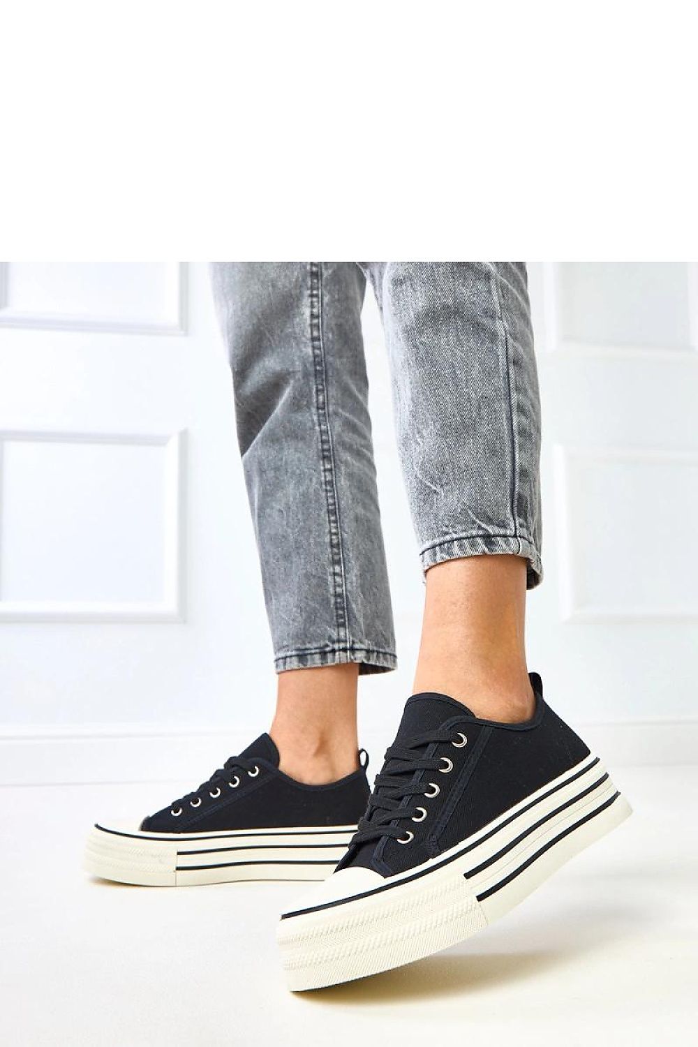  Baskets model 218155 Solea 