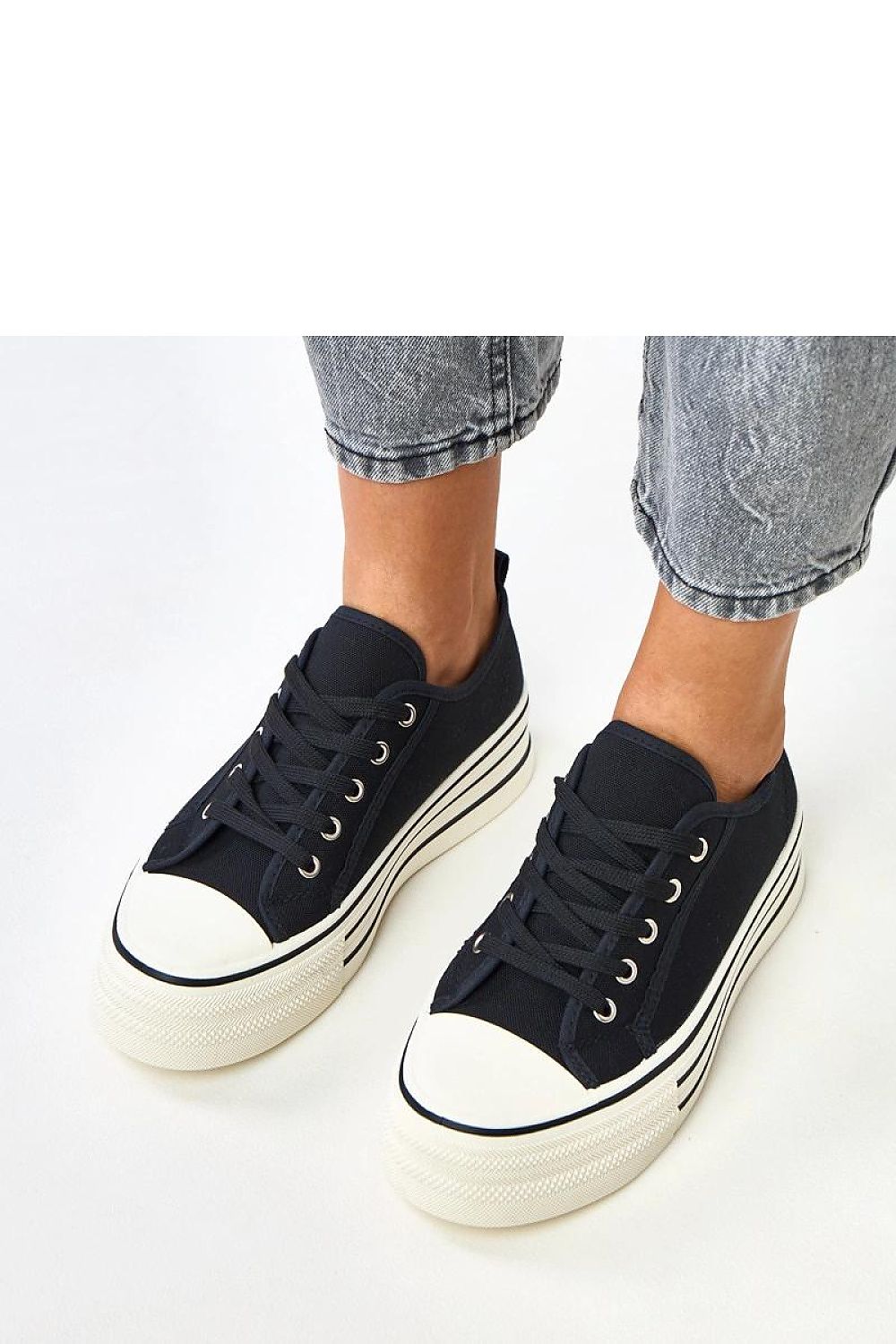  Baskets model 218155 Solea 