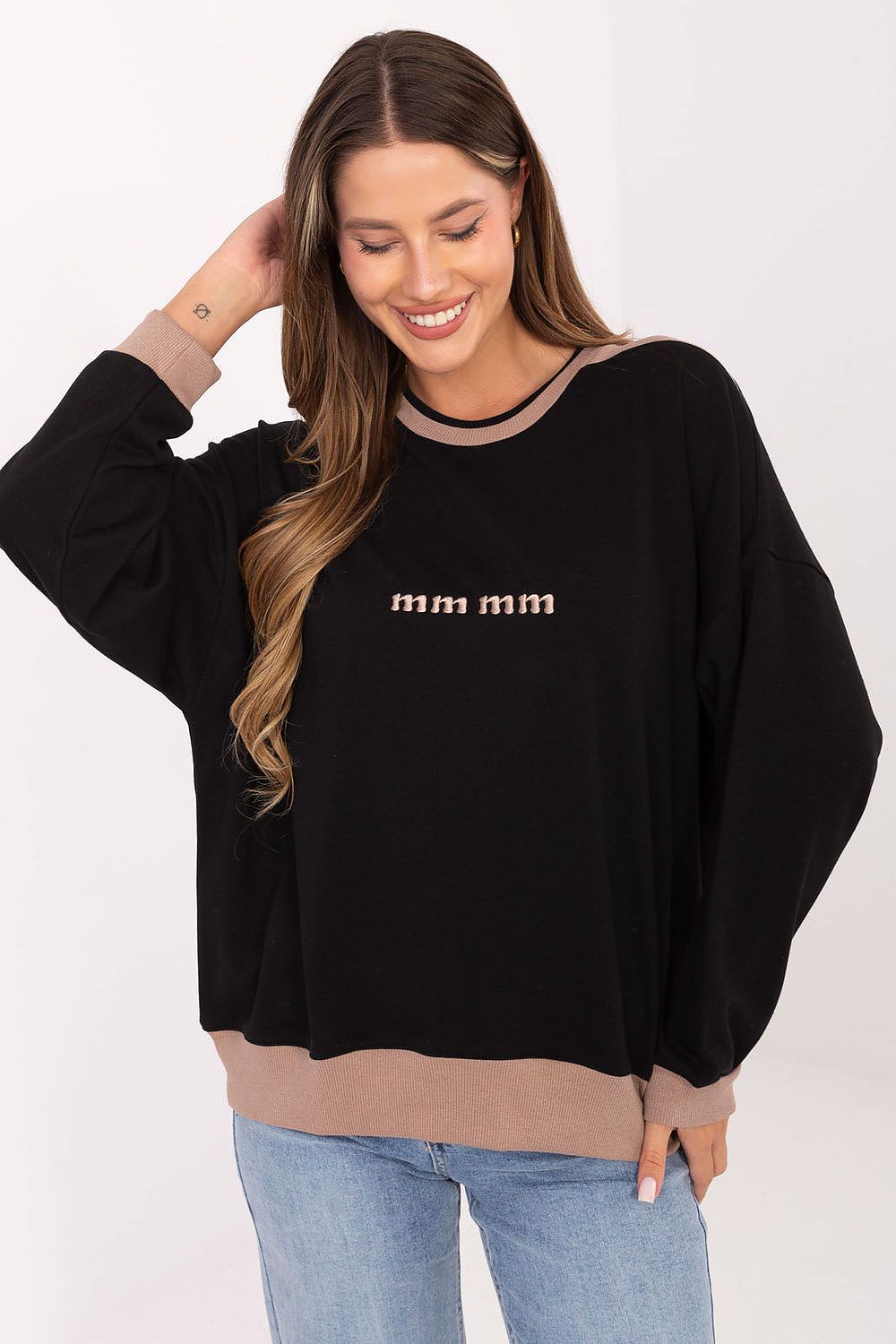  Sweatshirt model 218850 Relevance 